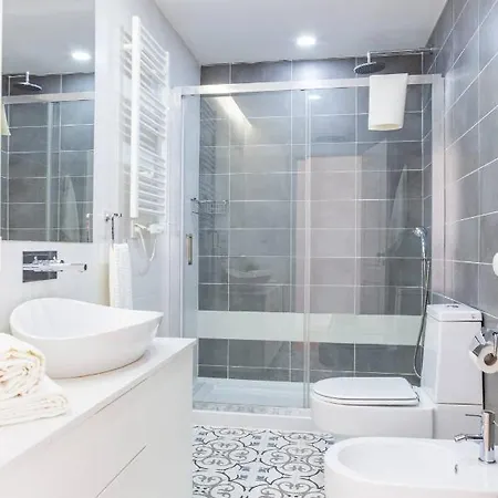 Alfama Delight Panoramic River And Historic Views 3 Bedrooms And 2 Bathrooms Ac 18th Century Building Apartamento *