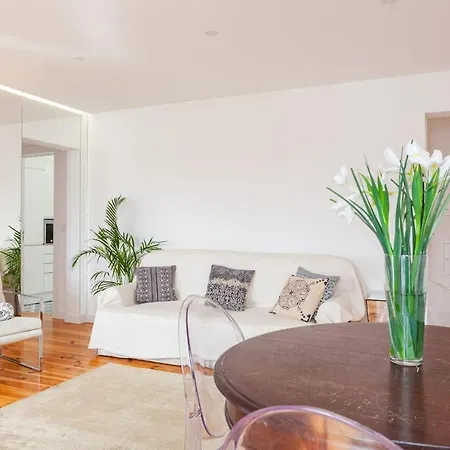 Apartment Alfama Delight Panoramic River And Historic Views 3 Bedrooms And 2 Bathrooms Ac 18th Century Building