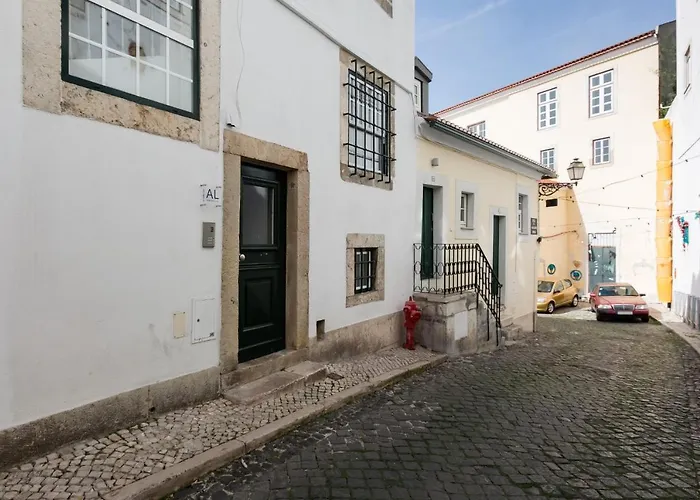 Apartment Alfama Delight Panoramic River And Historic Views 3 Bedrooms And 2 Bathrooms Ac 18th Century Building *
