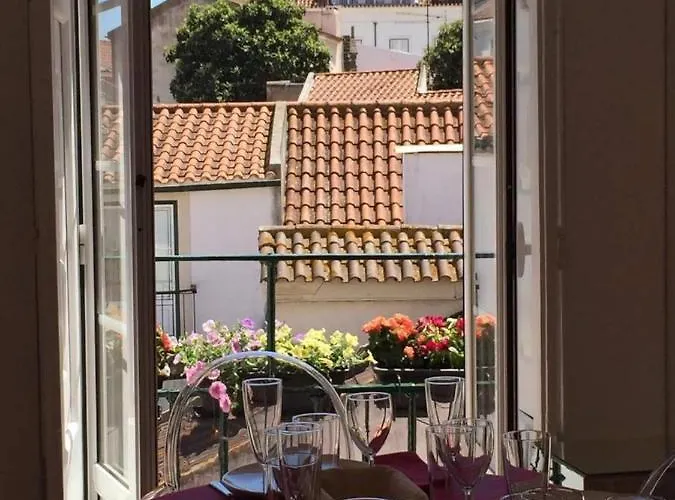 Alfama Delight Panoramic River And Historic Views 3 Bedrooms And 2 Bathrooms Ac 18th Century Building Lissabon