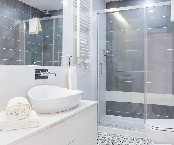 Apartment Alfama Delight Panoramic River And Historic Views 3 Bedrooms And 2 Bathrooms Ac 18th Century Building Lissabon