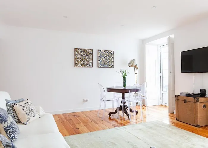 Apartment Alfama Delight Panoramic River And Historic Views 3 Bedrooms And 2 Bathrooms Ac 18th Century Building Lissabon