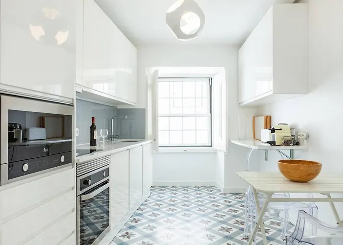 Alfama Delight Panoramic River And Historic Views 3 Bedrooms And 2 Bathrooms Ac 18th Century Building Lissabon