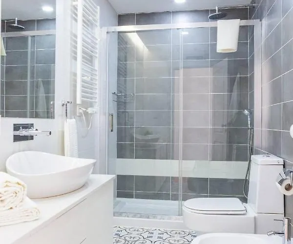 Alfama Delight Panoramic River And Historic Views 3 Bedrooms And 2 Bathrooms Ac 18th Century Building Apartment *