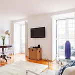 Apartament Alfama Delight Panoramic River And Historic Views 3 Bedrooms And 2 Bathrooms Ac 18th Century Building Lizbona