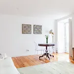 Apartament Alfama Delight Panoramic River And Historic Views 3 Bedrooms And 2 Bathrooms Ac 18th Century Building Lizbona