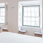 Apartament Alfama Delight Panoramic River And Historic Views 3 Bedrooms And 2 Bathrooms Ac 18th Century Building Lizbona