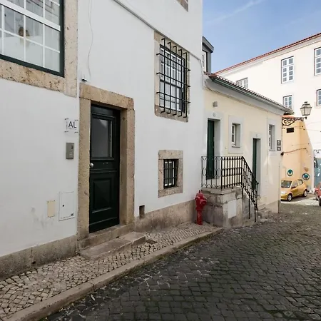 Apartment Alfama Delight: Panoramic River Views In Historic 18th Century Building *
