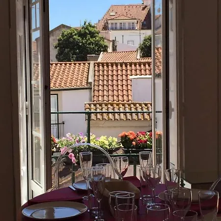 Alfama Delight: Panoramic River Views In Historic 18th Century Building Lisbon
