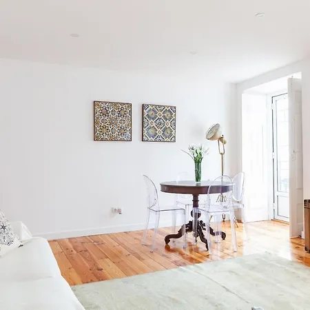 Apartment Alfama Delight: Panoramic River Views In Historic 18th Century Building Lisbon