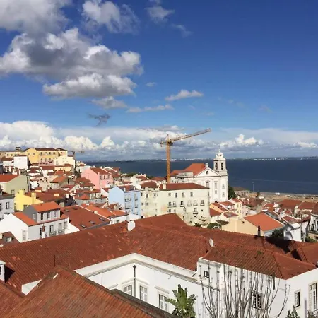 Apartment Alfama Delight: Panoramic River Views In Historic 18th Century Building *