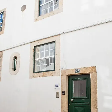 Apartment Alfama Delight: Panoramic River Views In Historic 18th Century Building Lisbon