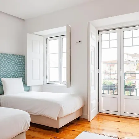 Apartment Alfama Delight: Panoramic River Views In Historic 18th Century Building Lisbon
