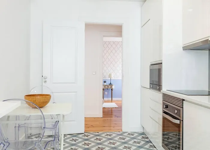 Alfama Delight Panoramic River And Historic Views 3 Bedrooms And 2 Bathrooms Ac 18th Century Building Lisboa