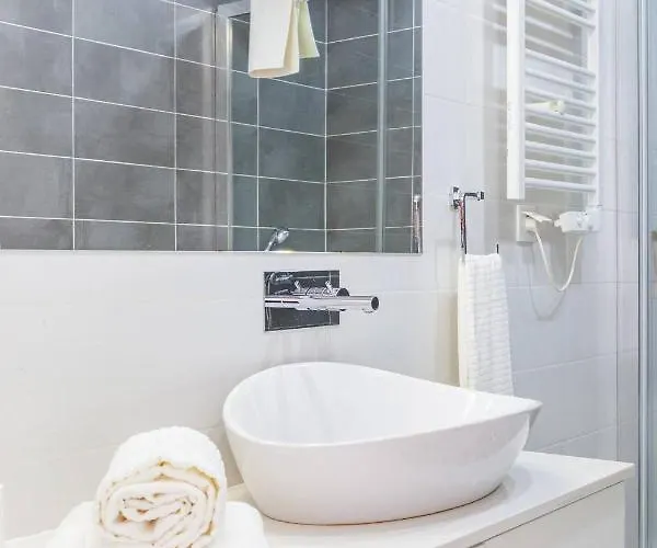Alfama Delight Panoramic River And Historic Views 3 Bedrooms And 2 Bathrooms Ac 18th Century Building